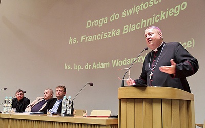 Bp Wodarczyk w czasie konferencji.