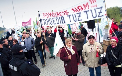 ▲	Protest pod Centrum Wystawienniczo- -Kongresowym. 