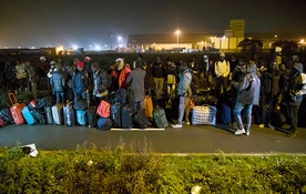Władze francuskie rozpoczęły likwidację tzw. dżungli – nielegalnego obozowiska imigrantów w okolicach Calais. Ponad 7 tysięcy osób czeka na wywiezienie do ośrodków w całej Francji. 24.10.2016  Calais