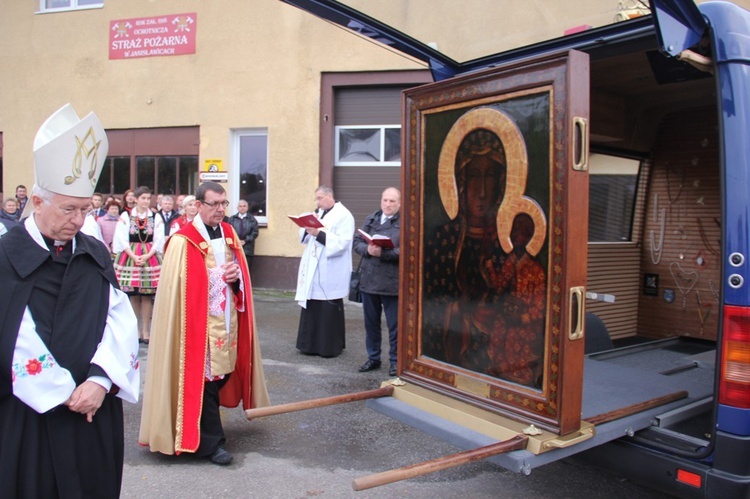 Powitanie ikony MB Częstochowskiej w Janisławicach