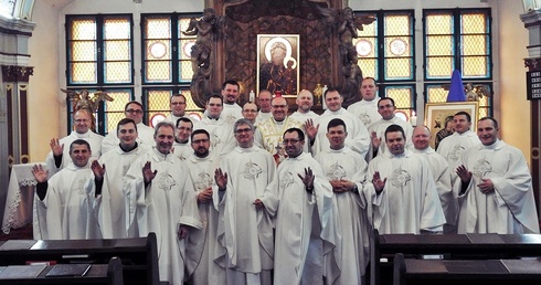 Adorowanie, głoszenie, świadectwo
