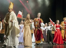 W czasie obchodów jubileuszu 1050 - lecia Chrztu Polski odbywały się także spektakle teatralne.