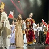 W czasie obchodów jubileuszu 1050 - lecia Chrztu Polski odbywały się także spektakle teatralne.