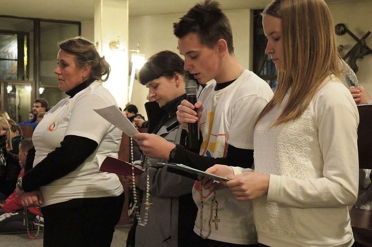 Misyjny Różaniec młodych