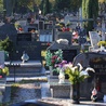 1 listopada na cmentarzach