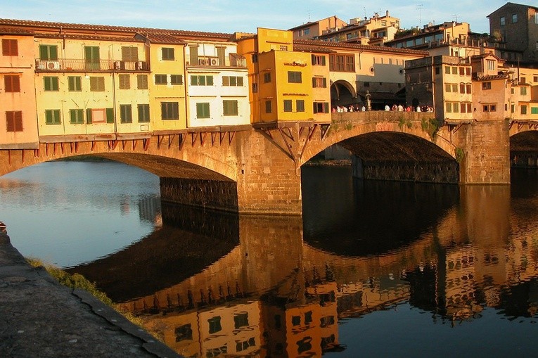 Dwóch jubilerów uratowało w czasie wojny Most Złotników we Florencji