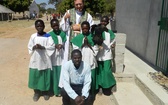 Ksiądz Dawid Lubowiecki podczas wizyty w stacji misyjnej w Zambii
