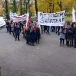 Rekonstrukcja radomskiego protestu z 1945 r.