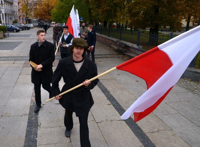 Rekonstrukcja radomskiego protestu z 1945 r.