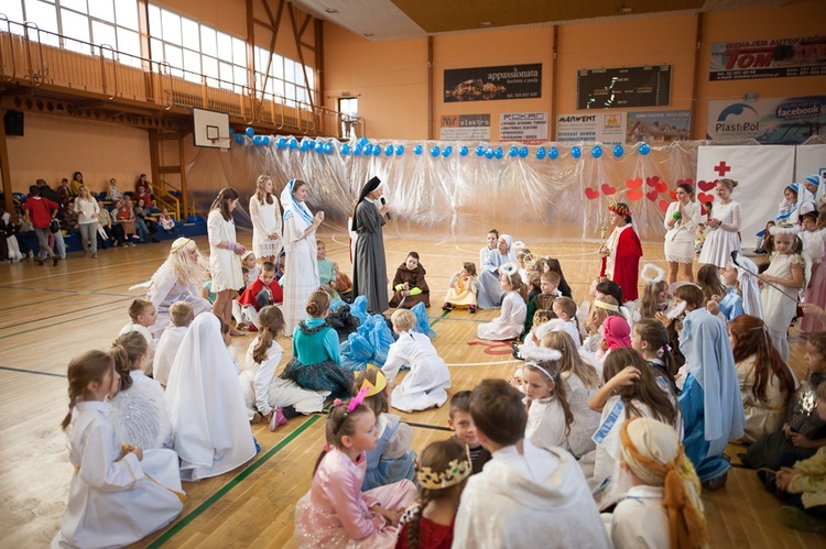 Bal świętych w Piekarach