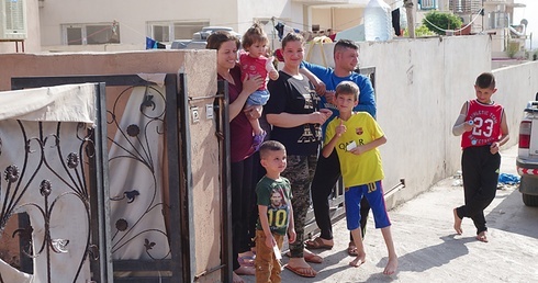 Chrześcijańska rodzina z Iraku, która uciekła przed zbrodniczym Państwem Islamskim.
