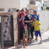 Chrześcijańska rodzina z Iraku, która uciekła przed zbrodniczym Państwem Islamskim.