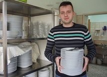 Rafał Chrzan zaprasza do korzystania z cateringu i obiadów w stołówce Jubileuszowego Centrum Caritas