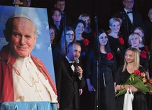 Chór „Gaudium” umiejętnie połączył muzykę ze słowami  Jana Pawła II.