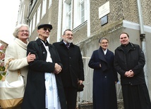 Koordynatorzy projektu „Ślady o. Kentenicha na ziemiach polskich” z bp. Janem Wieczorkiem.