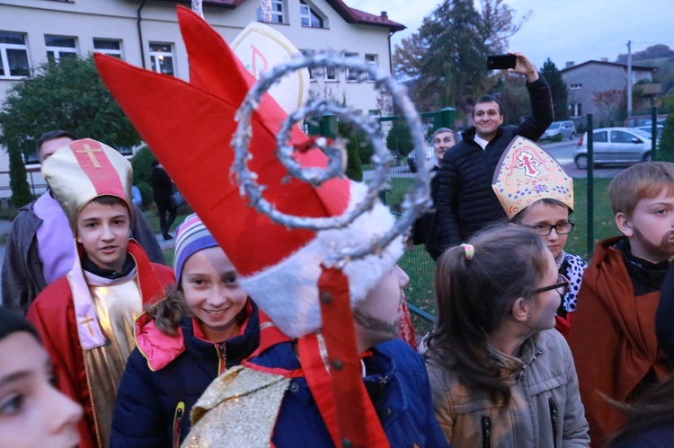 Korowód świętych w Pleśnej