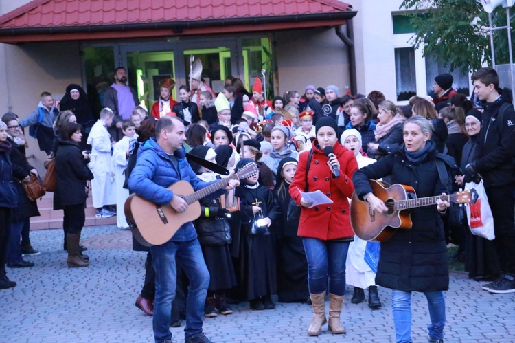 Korowód świętych w Pleśnej