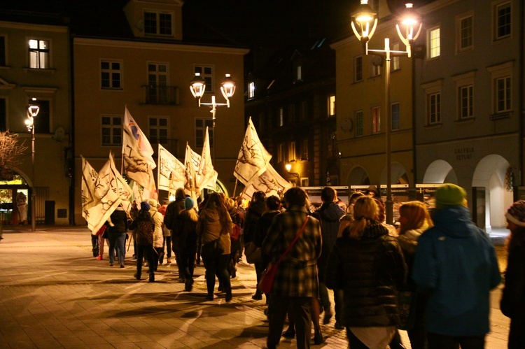 Procesja z relikwiami w Gliwicach