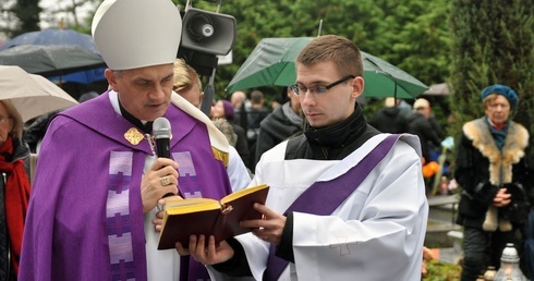 Wszystkich Świętych, nie wszystkich dobrych