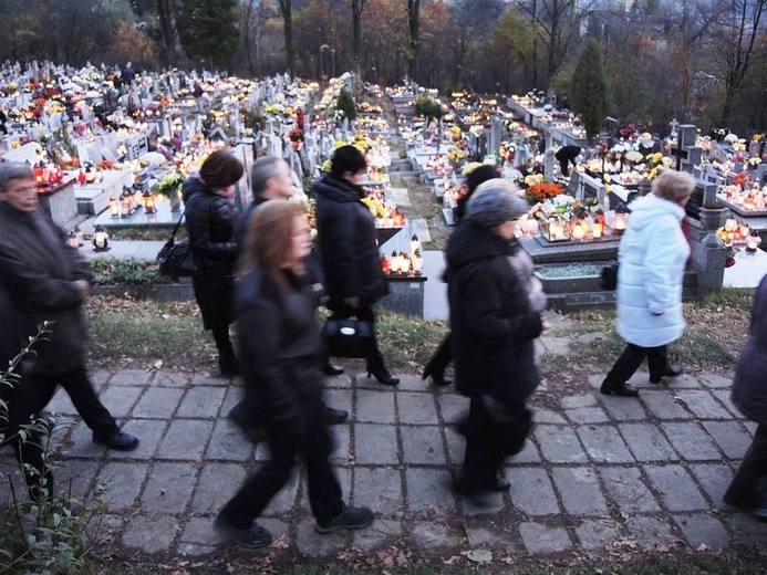 Wszystkich Świętych na cmentarzu w Żywcu