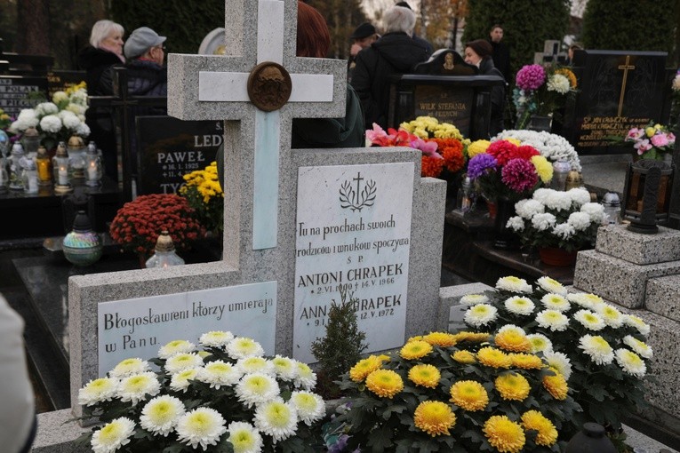 Wszystkich Świętych na cmentarzu w Jawiszowicach