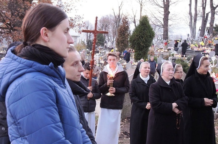 Wszystkich Świętych na cmentarzu w Żywcu