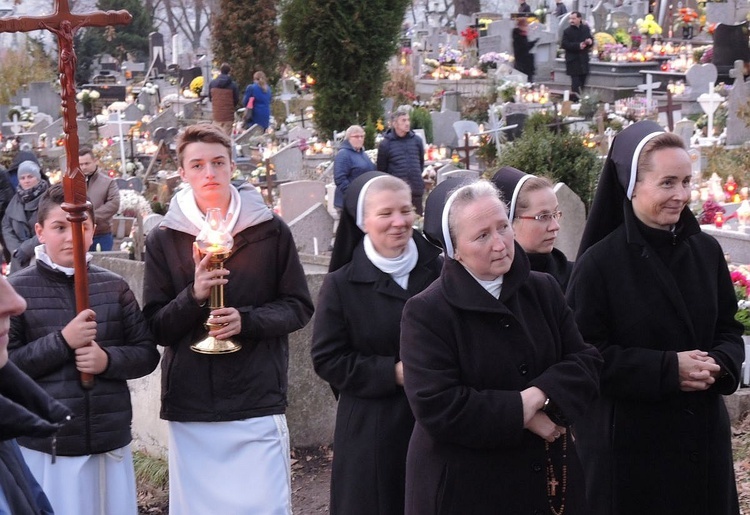 Wszystkich Świętych na cmentarzu w Żywcu