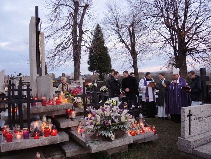 Wszystkich Świętych na cmentarzu w Żywcu