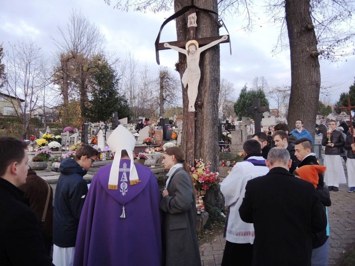 Wszystkich Świętych na cmentarzu w Żywcu