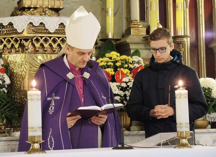 Wszystkich Świętych na cmentarzu w Żywcu