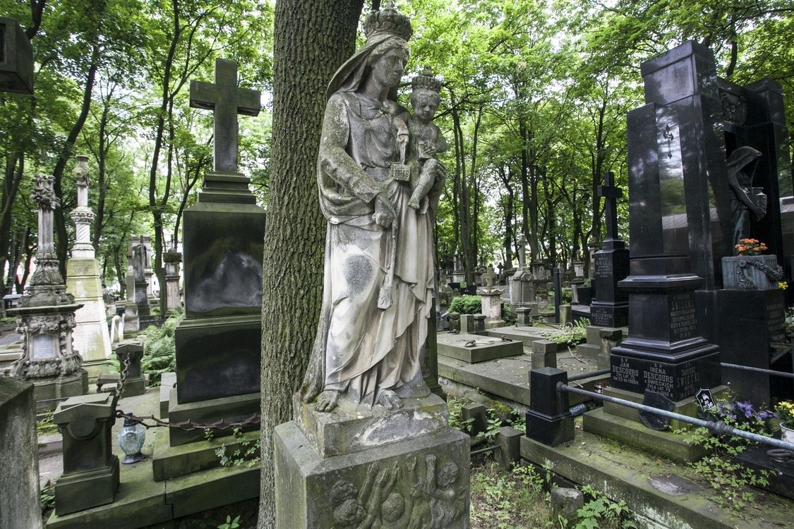 Najsłynniejszy cmentarz Warszawy - www.gosc.pl