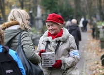 170 tys. zł zebrano podczas 42. kwesty na Starych Powązkach