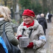 170 tys. zł zebrano podczas 42. kwesty na Starych Powązkach