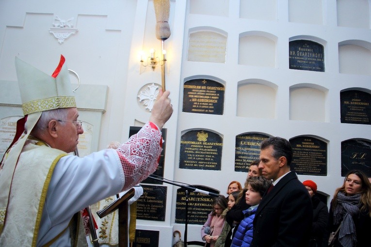Msza św. w kaplicy grobowej Łubieńskich i Sobańskich