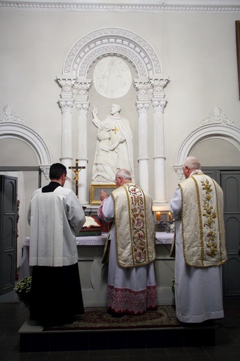 Msza św. w kaplicy grobowej Łubieńskich i Sobańskich