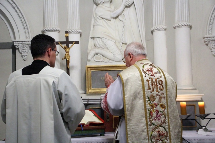 Msza św. w kaplicy grobowej Łubieńskich i Sobańskich