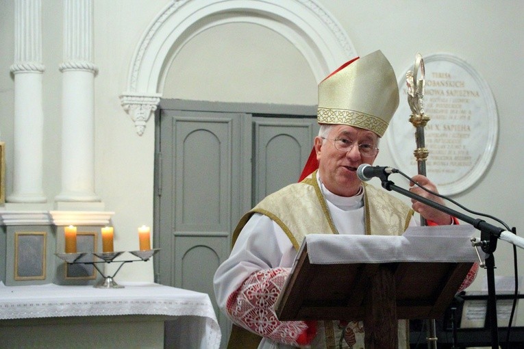Msza św. w kaplicy grobowej Łubieńskich i Sobańskich