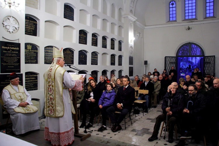 Msza św. w kaplicy grobowej Łubieńskich i Sobańskich