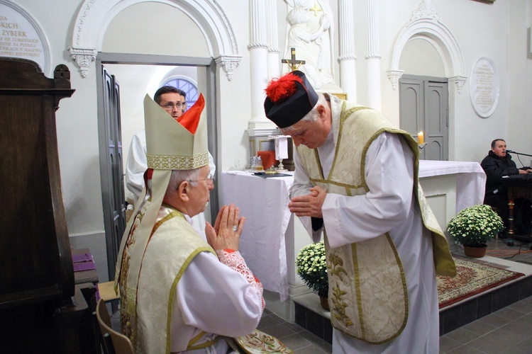 Msza św. w kaplicy grobowej Łubieńskich i Sobańskich