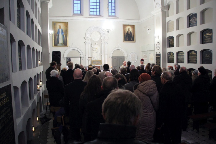 Msza św. w kaplicy grobowej Łubieńskich i Sobańskich