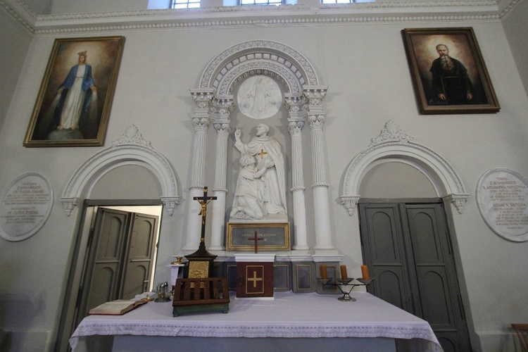 Msza św. w kaplicy grobowej Łubieńskich i Sobańskich