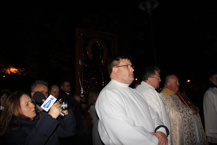 Powitanie ikony MB Częstochowskiej w parafii św. Stanisława w Skierniewicach