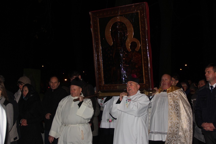 Powitanie ikony MB Częstochowskiej w parafii św. Stanisława w Skierniewicach