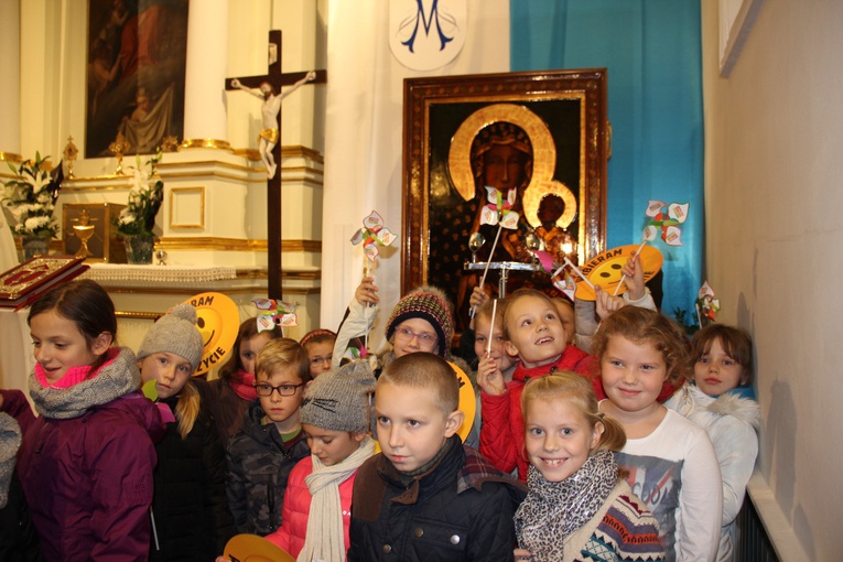 Powitanie ikony MB Częstochowskiej w parafii św. Stanisława w Skierniewicach