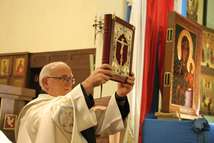 Powitanie ikony MB Częstochowskiej w parafii Miłosierdzia Bożego w Skierniewicach