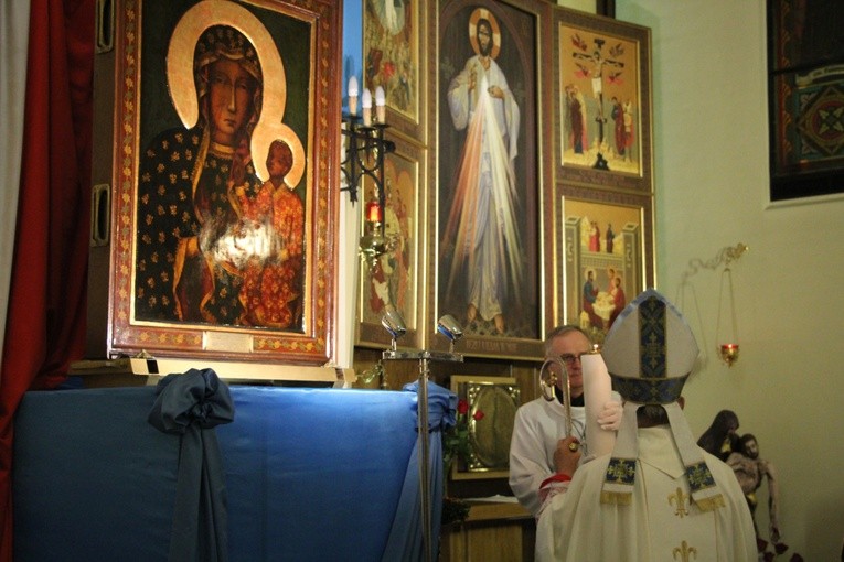 Powitanie ikony MB Częstochowskiej w parafii Miłosierdzia Bożego w Skierniewicach