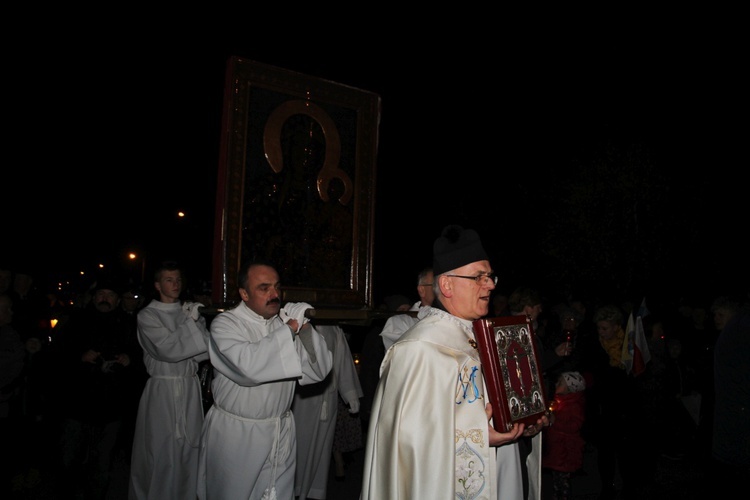 Powitanie ikony MB Częstochowskiej w parafii Miłosierdzia Bożego w Skierniewicach