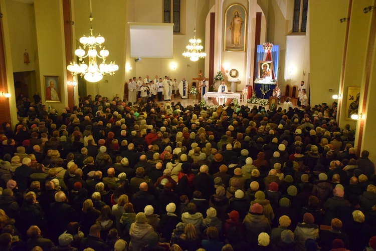 Powitanie ikony MB Częstochowskiej w parafii Najświętszego Serca Pana Jezusa w Skierniewicach