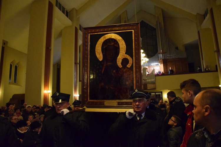 Powitanie ikony MB Częstochowskiej w parafii Najświętszego Serca Pana Jezusa w Skierniewicach