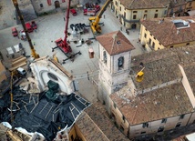 Włochy: Po trzęsieniu ziemi akcja ratowania dzieł sztuki